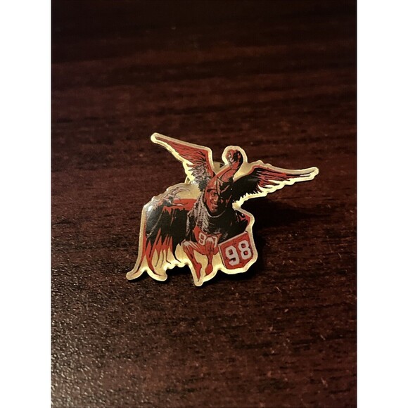 Vintage Coca-Cola NFL Monsters Of The Gridiron Eric “The Red” Swann Pin‎ - Picture 1 of 3